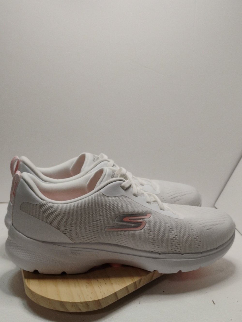 Skechers White Sneakers with Pink Logo and Heel Tab - Women